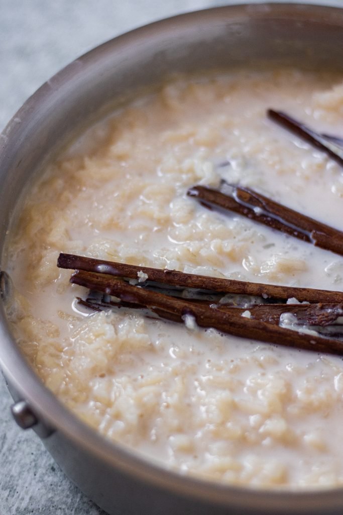 Saucepan with arroz con leche and cinnamon sticks